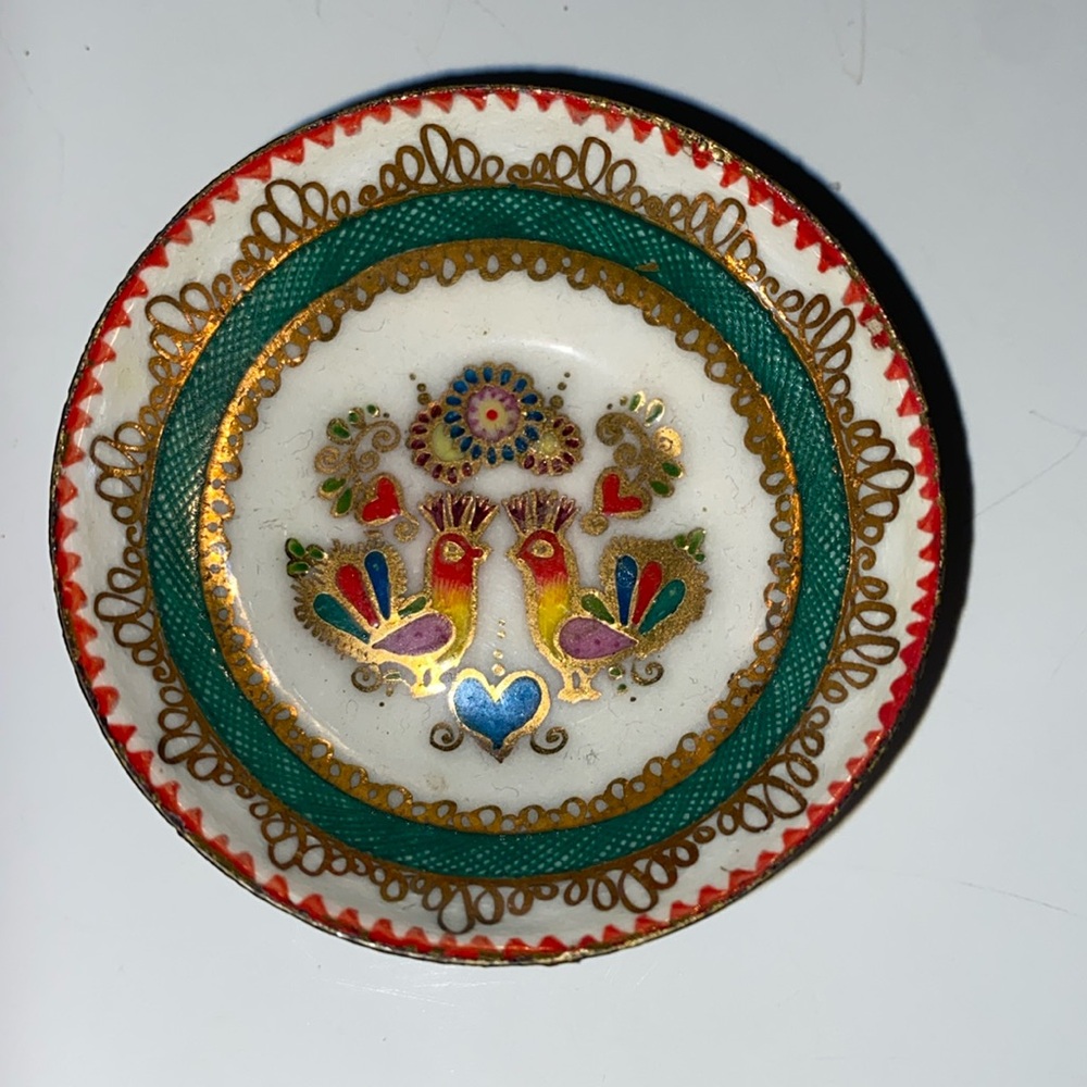 VTG enamel tiny trinket dish with colorful hand painted lovebirds & heart VGUC